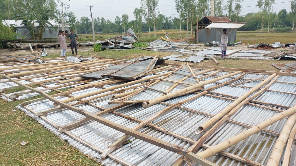 কালবৈশাখীতে উলিপুরে ৭ জন আহত, ব্যাপক ক্ষয়ক্ষতি