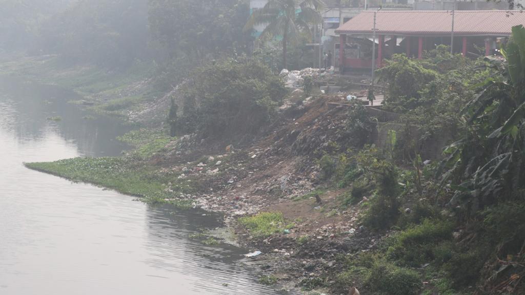 পৌর বর্জ্যে নবগঙ্গার সর্বনাশ