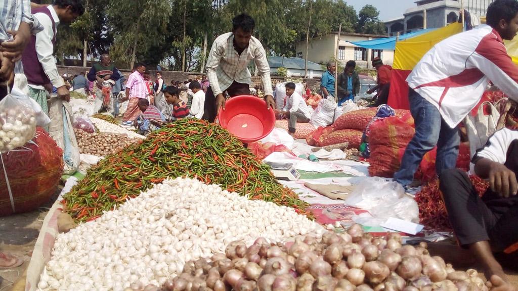 ‘নুন দিয়া সাদা ভাত খায়া বাঁচির নাগবে’