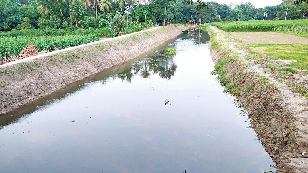 খাল পুনর্খনন সম্পন্ন কৃষকের নতুন স্বপ্ন