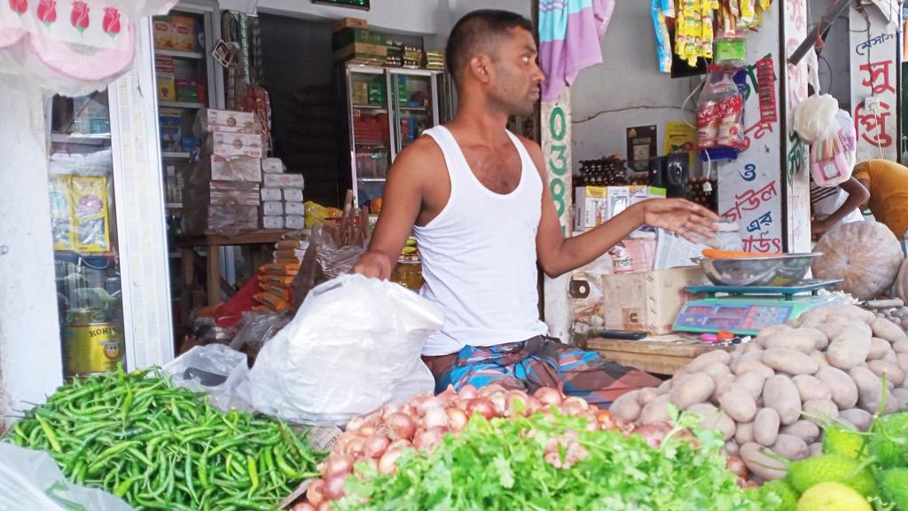 ‘কী রাইখা কী কিনমু তার আগেই দেখি টাহা শ্যাষ’