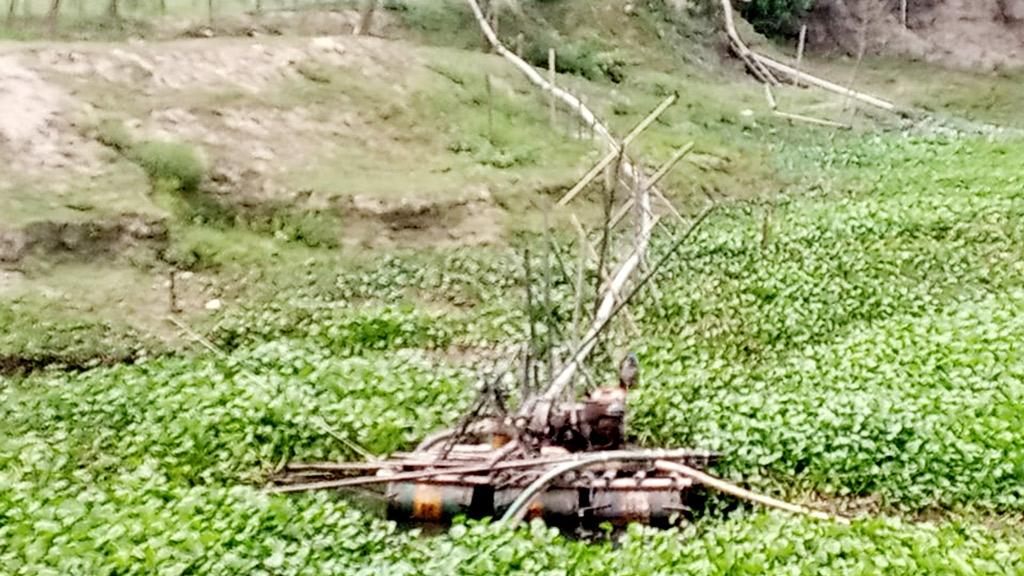 বংশাই থেকে রাতে বালু উত্তোলন ঝুঁকিতে জমি ও স্থাপনা