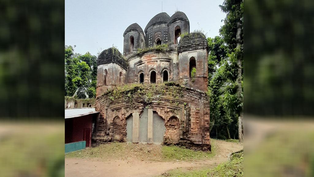 অসামাজিক কার্যকলাপ বন্ধে প্রাচীন শ্যামসুন্দর মন্দিরের ১৩ প্রবেশপথ বন্ধ 