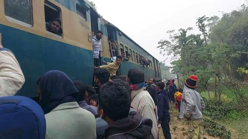 স্কুলছাত্রীর বুদ্ধিমত্তায় রক্ষা পেল শতাধিক ট্রেনযাত্রী 