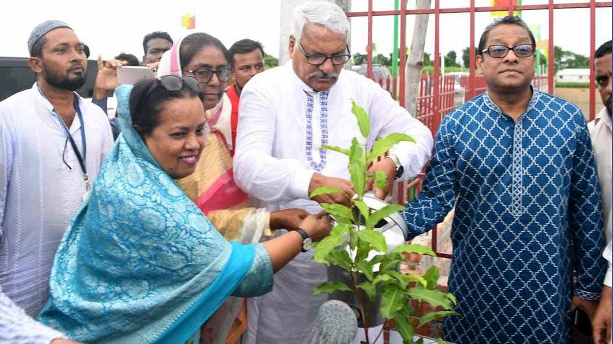 জামায়াত নেতার বাড়িতে মধ্যাহ্নভোজে ডেপুটি স্পিকার টুকুসহ ১১ সংসদ সদস্য