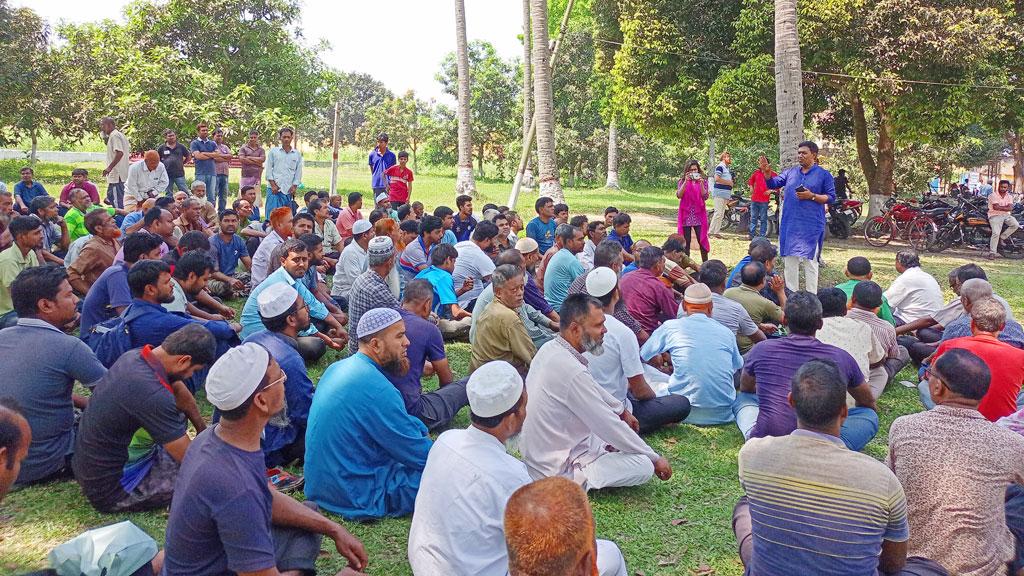 প্রকৌশলীর শাস্তির দাবিতে রাজশাহী চিনিকলে শ্রমিকদের বিক্ষোভ