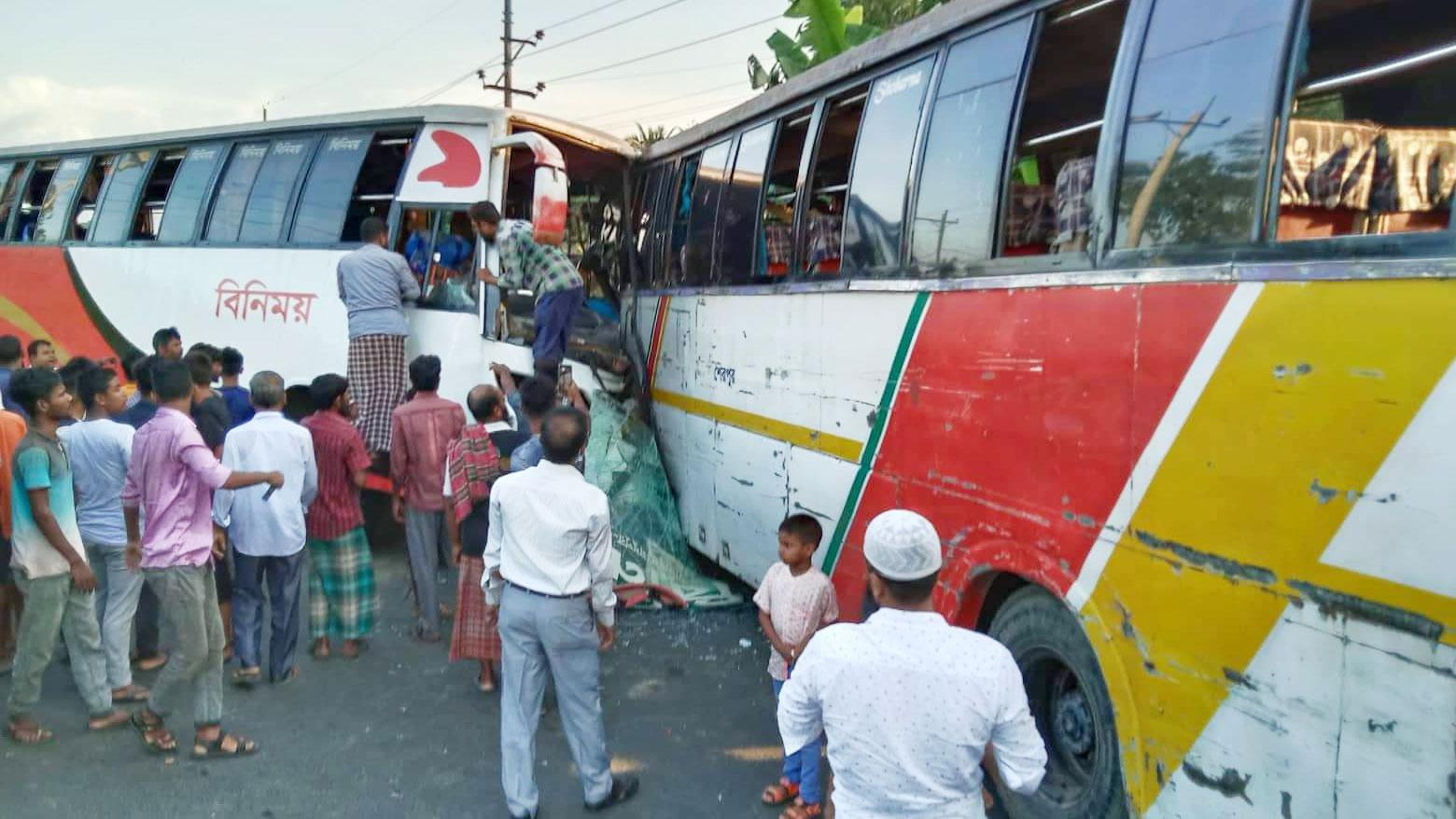 ঘাটাইলে দুই বাসের মুখোমুখি সংঘর্ষ, আহত ১৫