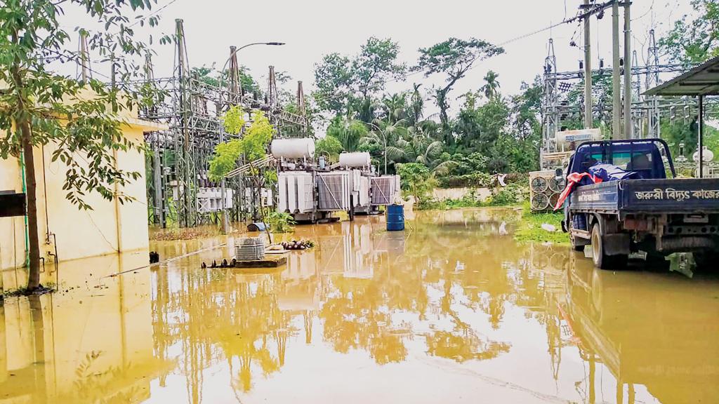 সিলেটে ১৮ বছরের মধ্যে ভয়াবহতম বন্যা, সাব-স্টেশনে পানি ঢুকে বিপর্যস্ত বিদ্যুৎ সরবরাহ