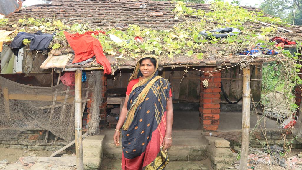 ক্ষতিগ্রস্তদের দুর্বিষহ জীবন