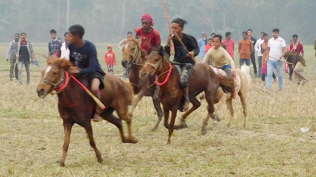 মহম্মদপুরে বড়রিয়া ঘোড়দৌড় মেলা শুরু