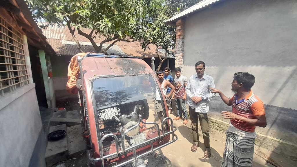 ৯৯৯-এ কল দেওয়ার ১১ ঘণ্টা পর আসে পুলিশ, স্থানীয়দের উদ্বেগ