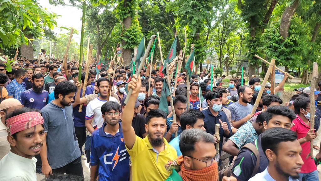 কোটা আন্দোলনকারীদের দখলে রাজশাহী বিশ্ববিদ্যালয় ক্যাম্পাস