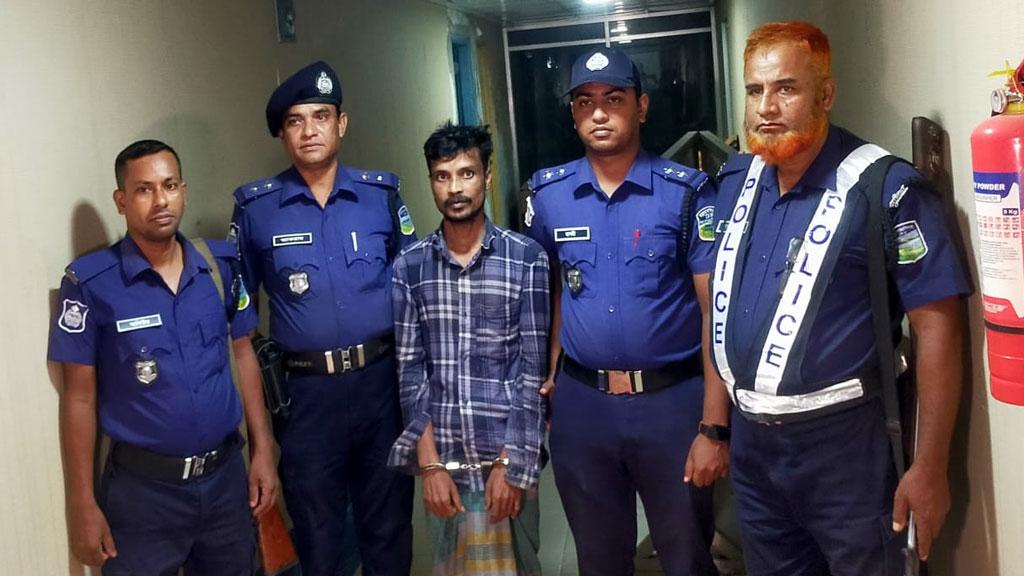 আদালতে ‘মৃত’ উল্লেখ করা হত্যা মামলার আসামি গ্রেপ্তার