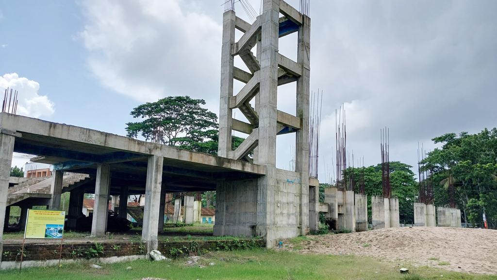 বরগুনায় ৫ বছর ধরে থমকে ছয় মডেল মসজিদ নির্মাণ