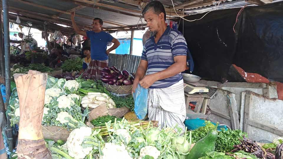 শীতের সবজির দাম কমেছে বেতাগীতে