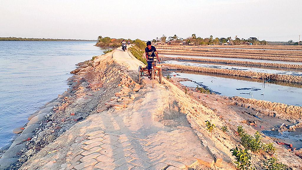 ইট উঠে ন্যাড়া ১৩ কিমি সড়ক