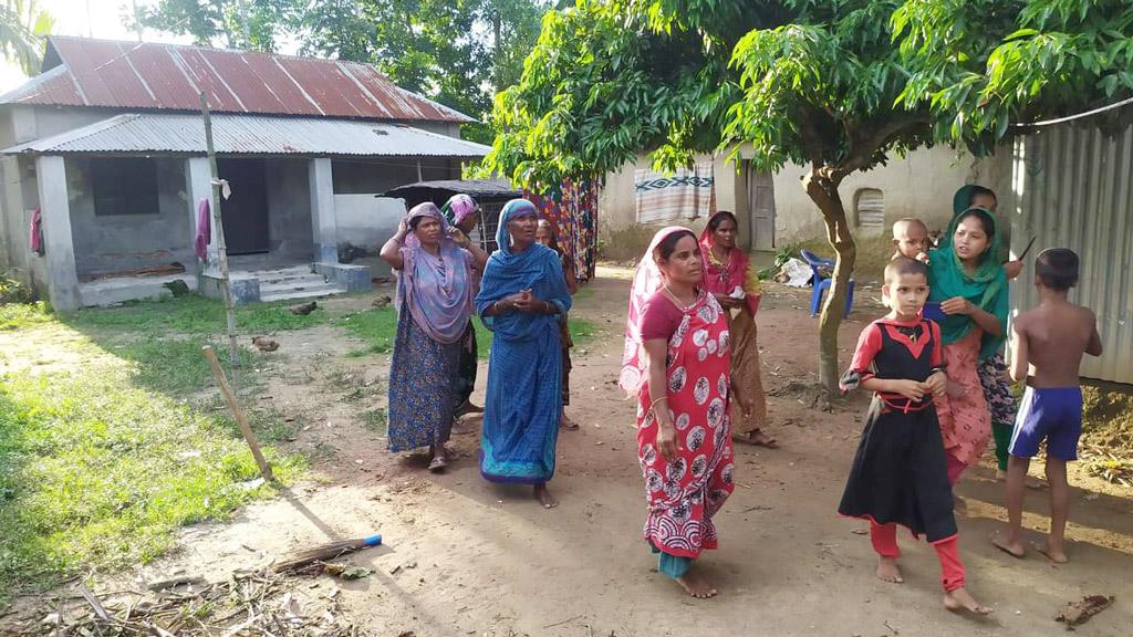 চলন্ত বাসে ডাকাতি-ধর্ষণের পর রতনের নানির বাড়িতে আশ্রয় নেয় ডাকাতেরা