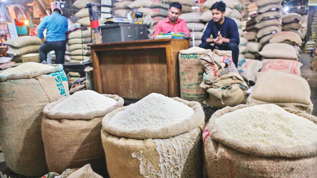 ভরা মৌসুমে অস্থির চালের বাজার, আড়াই হাজার মিলারকে আনা হচ্ছে ঢাকায়