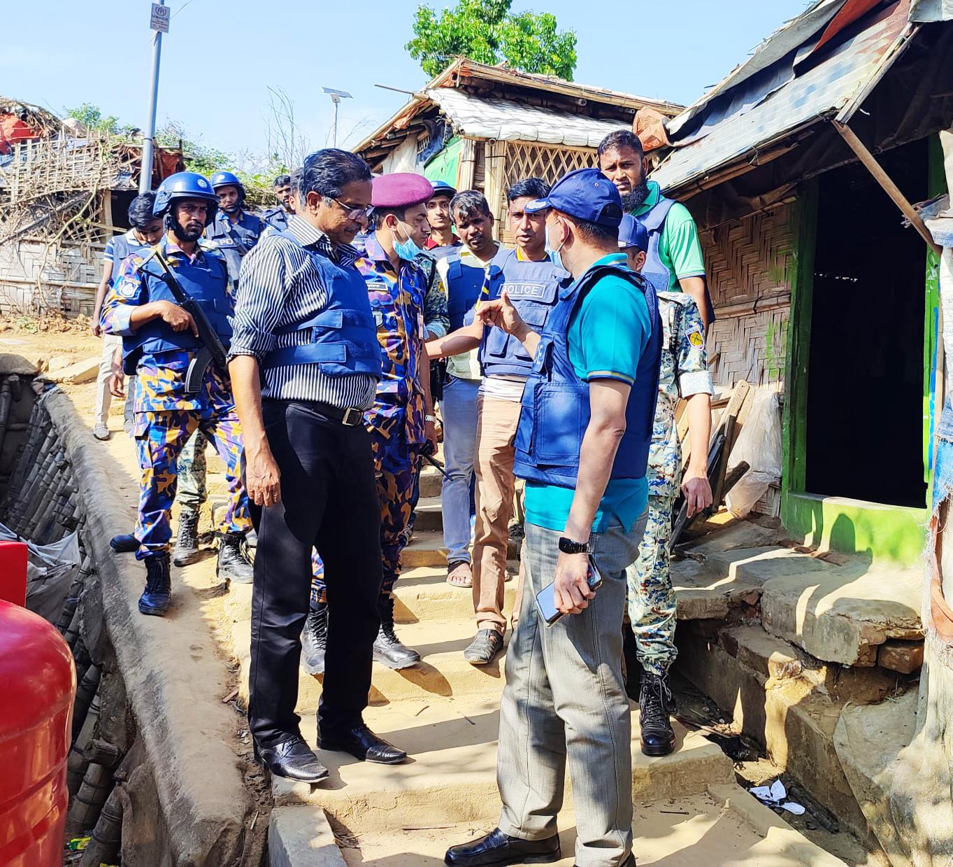 রোহিঙ্গা ক্যাম্পে সন্ত্রাসীদের এলোপাতাড়ি গুলি, নিহত ২