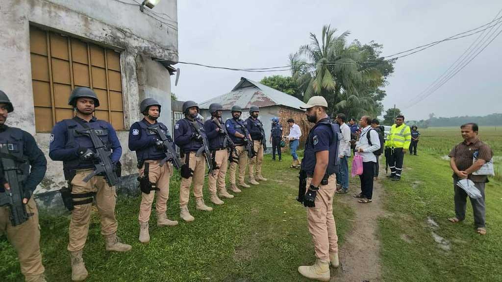 জঙ্গি আস্তানা সন্দেহে তালাবদ্ধ বাড়িতে ২৯ ঘণ্টার অভিযান, যা উদ্ধার হলো