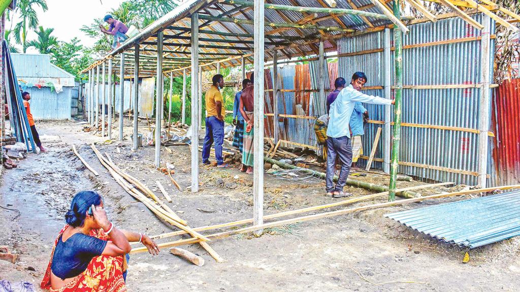 স্বস্তি ফিরছে পীরগঞ্জের মাঝিপাড়ায়