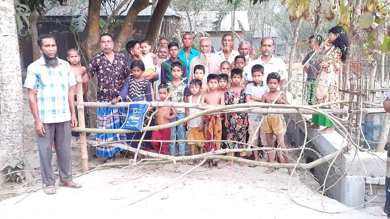 বিদ্যালয়ের রাস্তা বন্ধ করে দিয়েছেন সাবেক সভাপতি