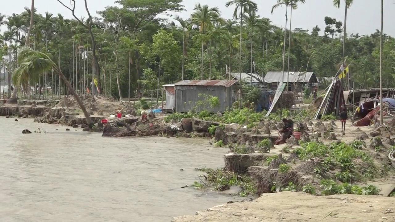 তিন মাস ধরে কাজ বন্ধ ১৫টি জায়গায় ভাঙন