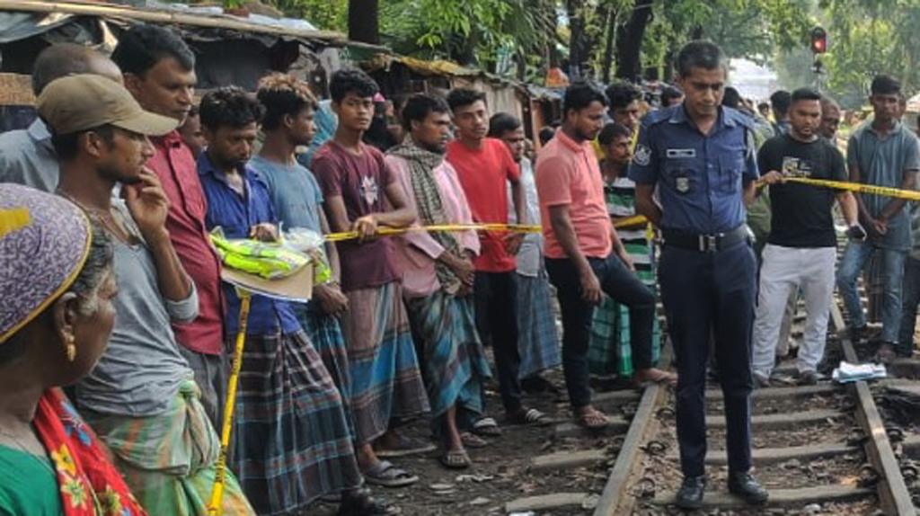 চবির শাটল ট্রেনে কাটা পড়ে কলেজছাত্র নিহত