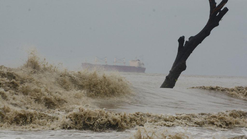 আঘাত হানবে ১৩ জেলায়, প্রস্তুতি কেমন 