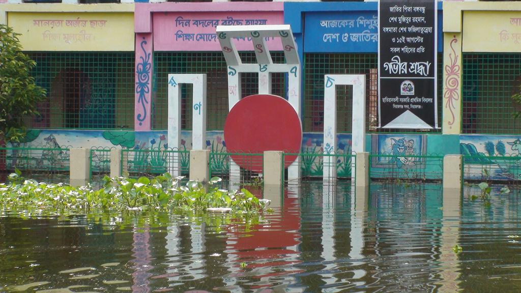 যমুনার পানি বৃদ্ধি অব্যাহত, পানিবন্দী নিম্নাঞ্চলের মানুষ