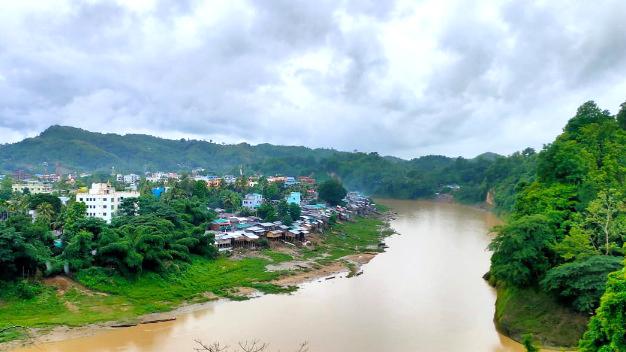 ঝুঁকিতে হাজারো পরিবার