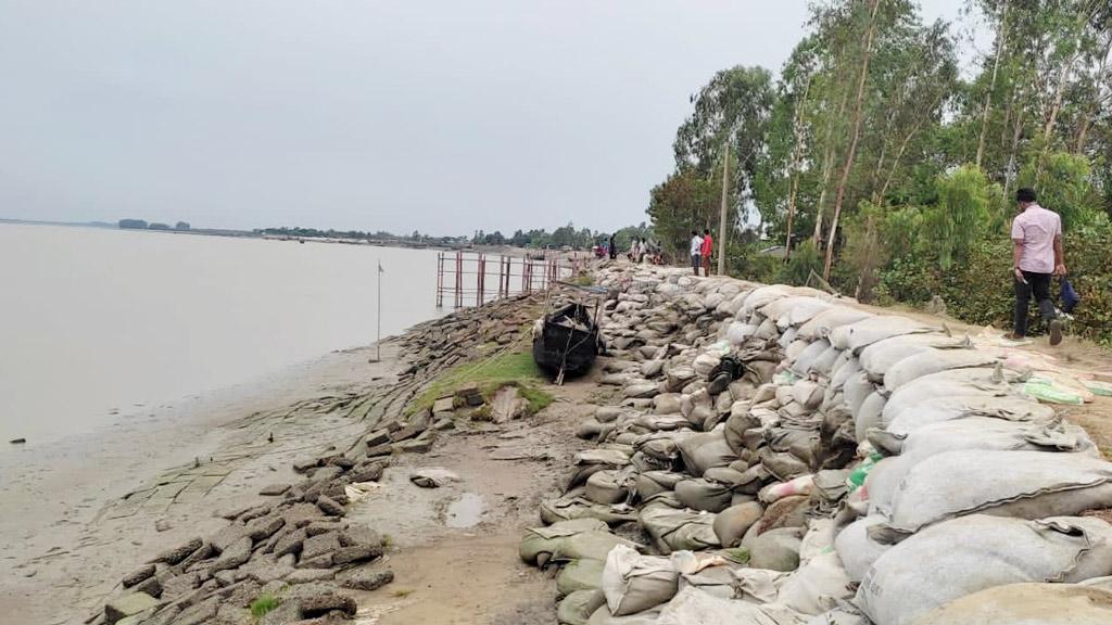 ‘ঘূর্ণিঝড় আসলেই ঘুম ভাঙে পানি উন্নয়ন বোর্ডের’