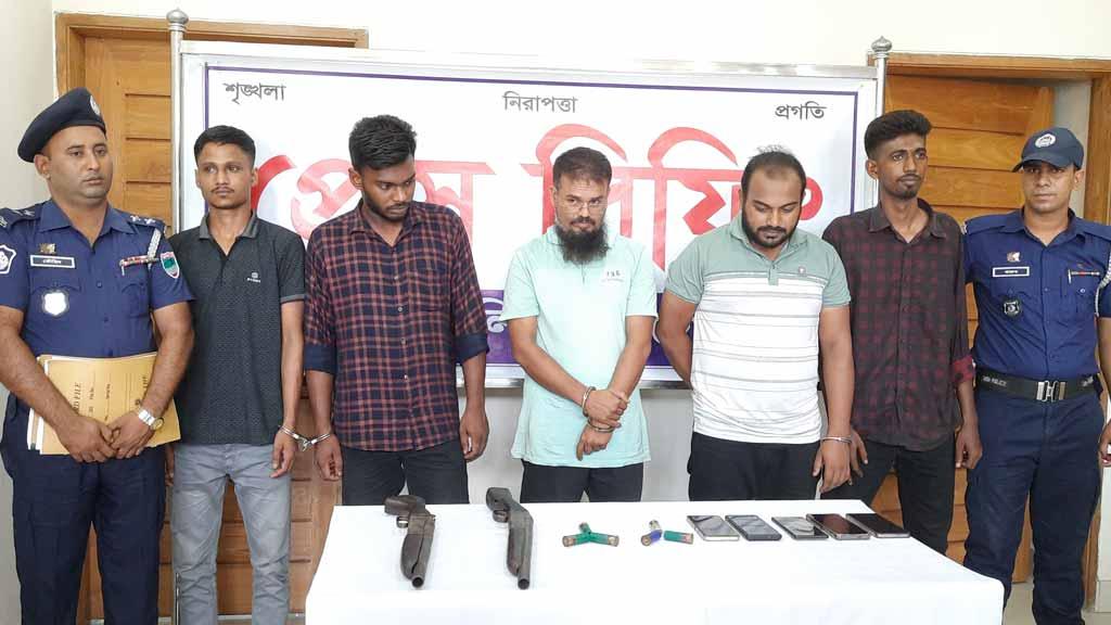 খুলনায় ইউপি সদস্য হত্যা: ৫ আসামি বাগেরহাটে গ্রেপ্তার 