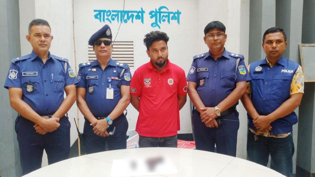 বিদেশি পিস্তলসহ স্বেচ্ছাসেবক লীগ নেতা গ্রেপ্তার