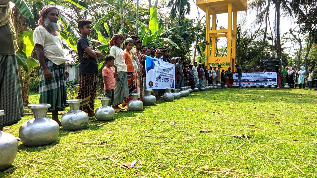 বিশ্ব পানি দিবসে পাথরঘাটায় খালি কলসি নিয়ে সমাবেশ