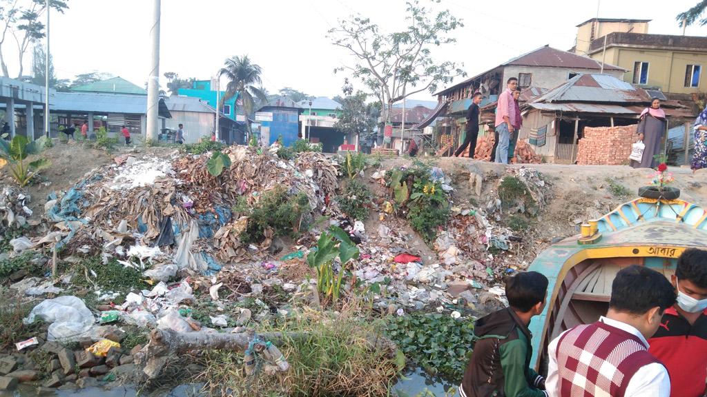 নাজিরপুর খেয়াঘাট যেন ময়লার ভাগাড়