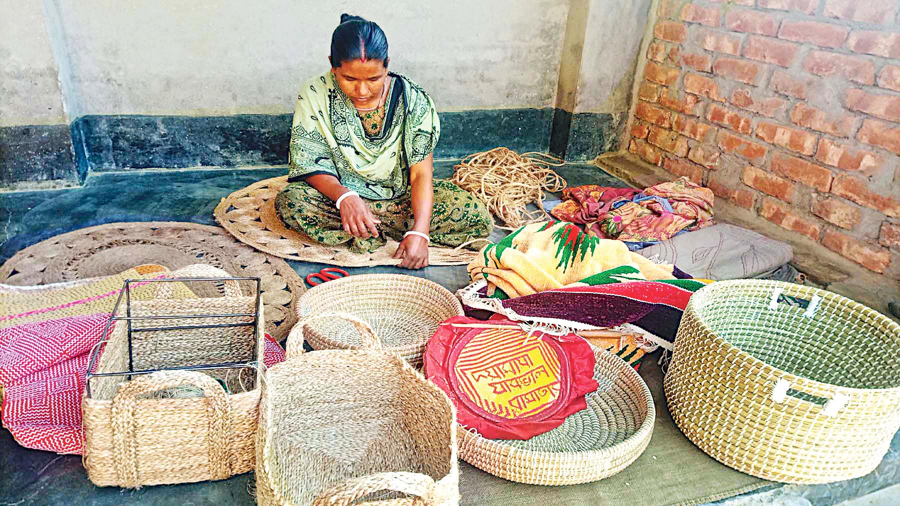 সুই-সুতার বাঁধনে বাঁধা  মমতা দিদির জীবন