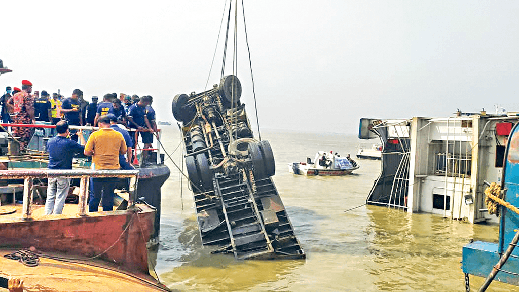 ফেরি উদ্ধারে বেসরকারি প্রতিষ্ঠানের সঙ্গে চুক্তি, খরচ ২ কোটি টাকা 