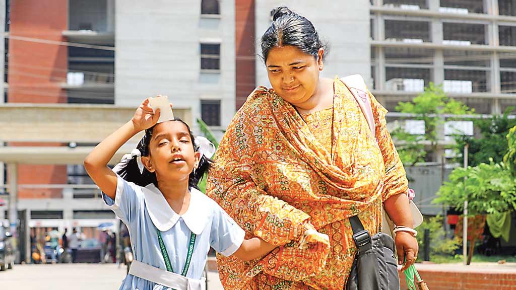 শিক্ষাপ্রতিষ্ঠান খোলা গরমে জেরবার শিশুরা, বিভক্ত অভিভাবকেরা