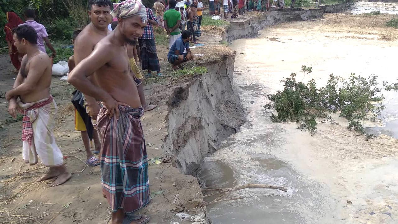 যমুনায় পানি বাড়ছেই বিলীন ১০ ঘরবাড়ি