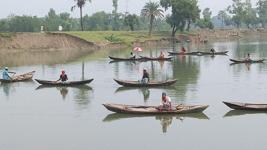 বড়শির মাছে চলে সংসার