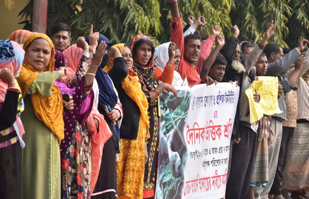 বেতন নেই সাত মাস, মানবেতর জীবন কাটাচ্ছেন শ্রমিকেরা