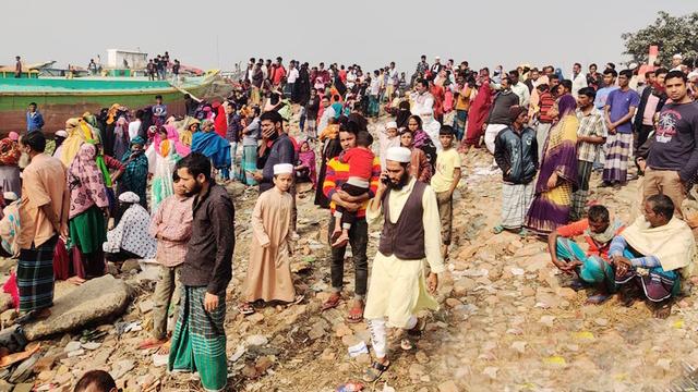 ৪ দিনেও উদ্ধার হয়নি ট্রলার, স্বজনদের বিক্ষোভ