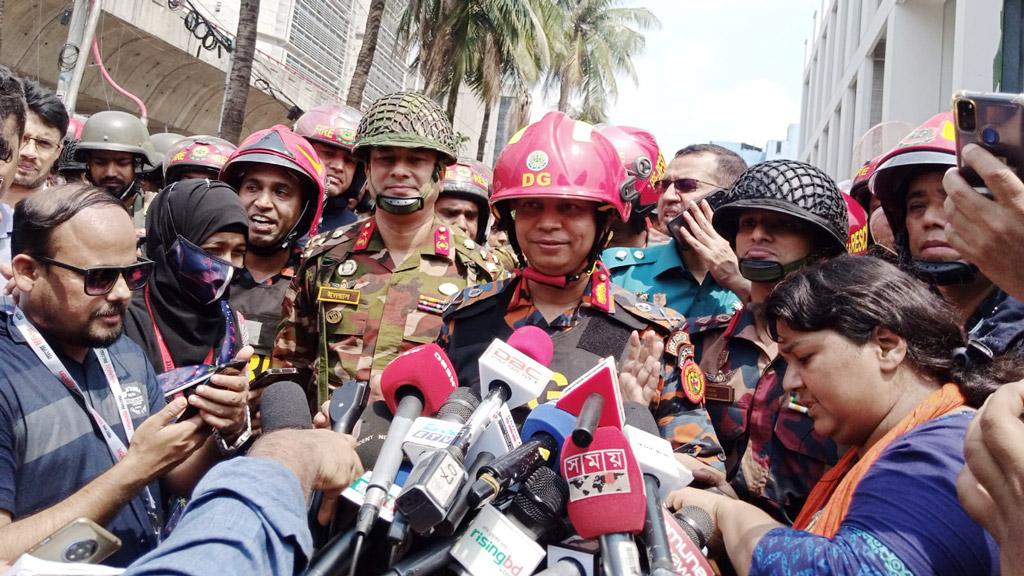 বঙ্গবাজারে আগুন নেভাতে দেরি কেন, জানালেন ফায়ার সার্ভিস ডিজি