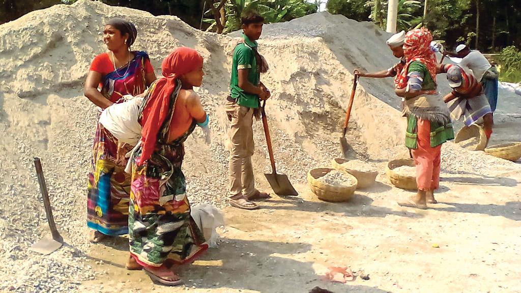 মে দিবসেও ন্যায্য মজুরিবঞ্চিত নারী শ্রমিকেরা