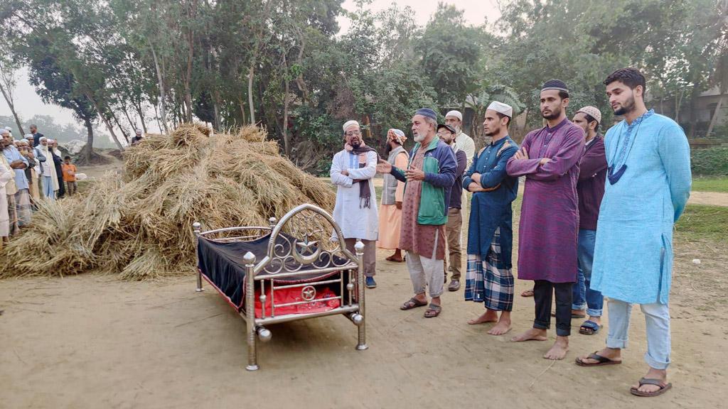 একদিনের জামিনে মায়ের জানাজায় অংশ নিলেন ছাত্রদল নেতা