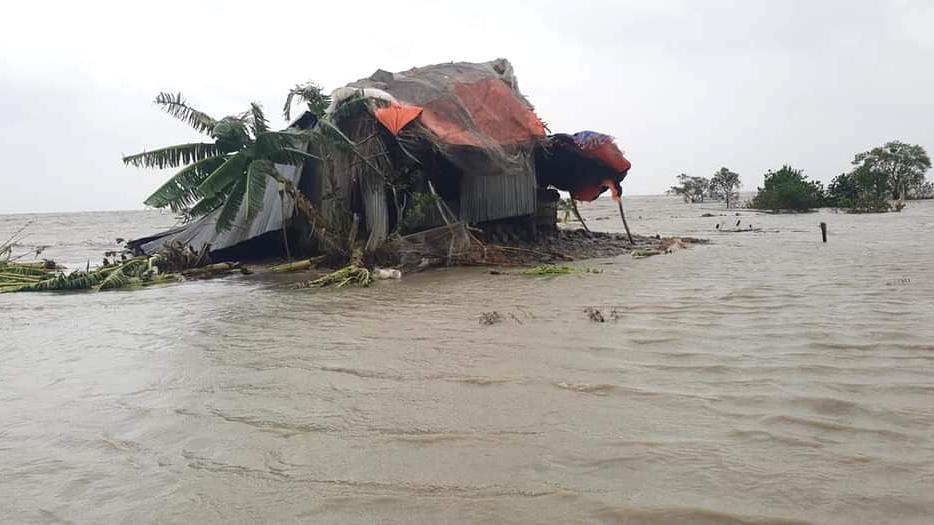 পাহাড়ি ঢলে বিচ্ছিন্ন ২২ গ্রাম