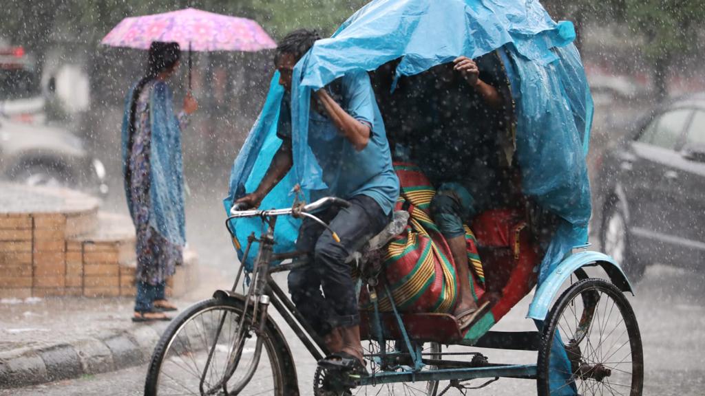 ঘূর্ণিঝড় রিমাল এখন নিম্নচাপ হয়ে মানিকগঞ্জে