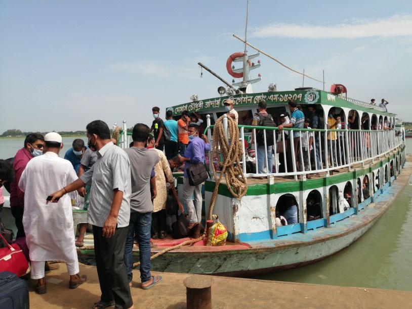 বাংলাবাজার-শিমুলিয়া রুটে সময় বাড়ল লঞ্চ চলাচলের