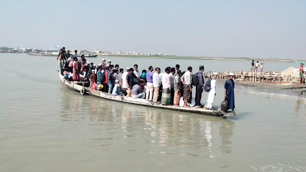 চালু হয়নি ফেরি, হাওরে যাত্রী পারাপারে ভোগান্তি